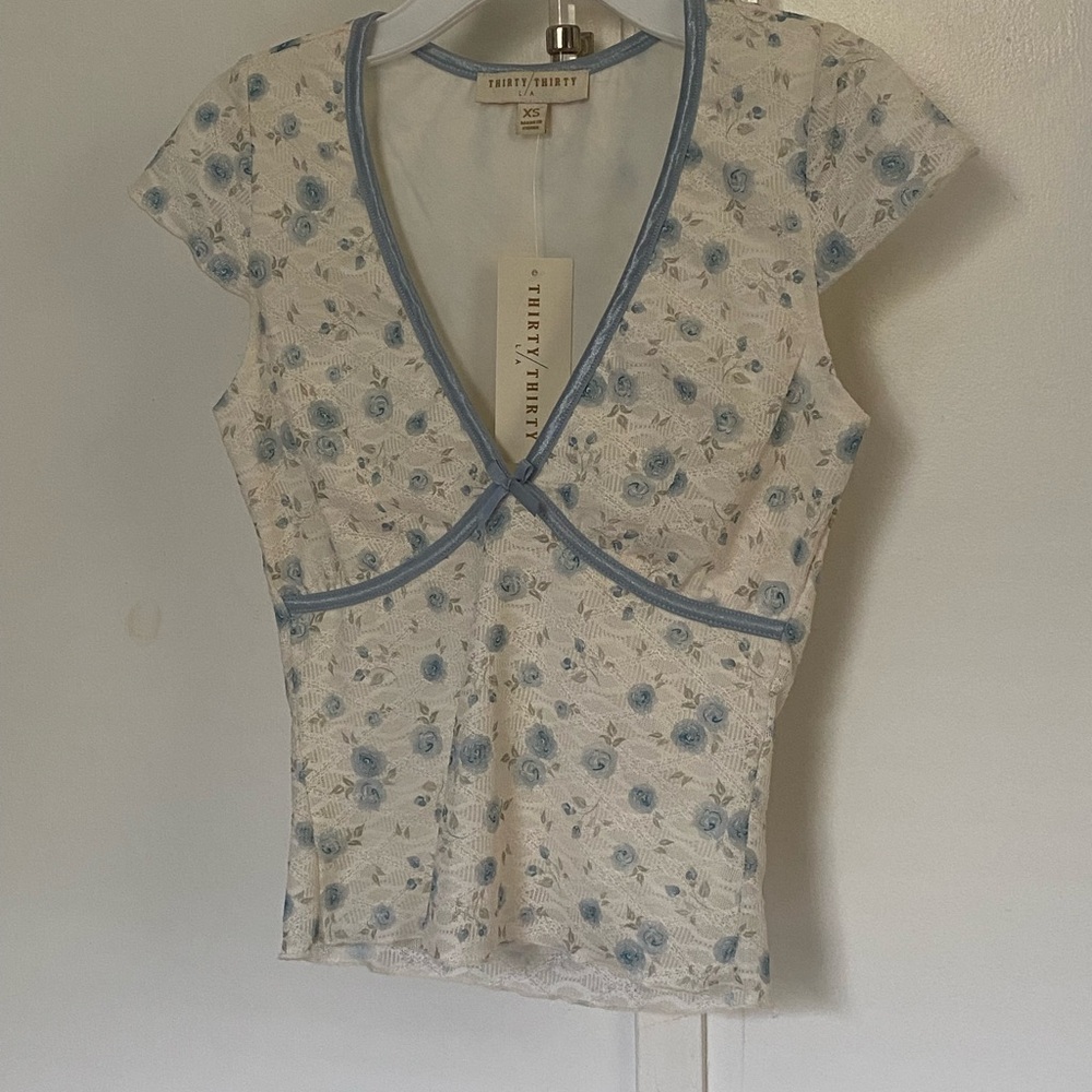 Thirty/Thirty Elegant White Blouse with Blue Trim XS